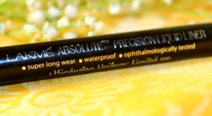 Lakme-Absolute-Precision-Liquid-Liner-Review-3-640x350